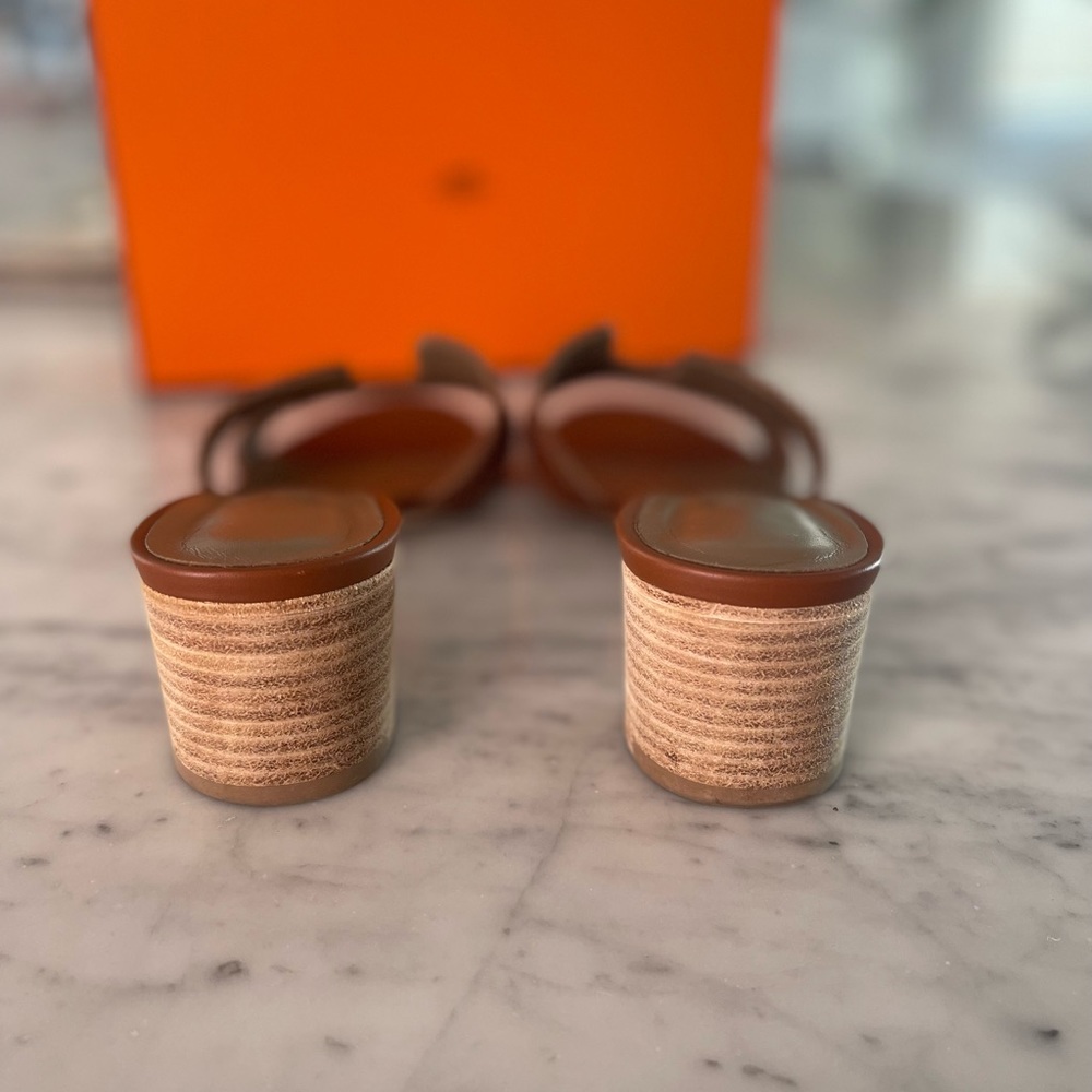 Hermes Oasis Sandal - Picture 9 of 12